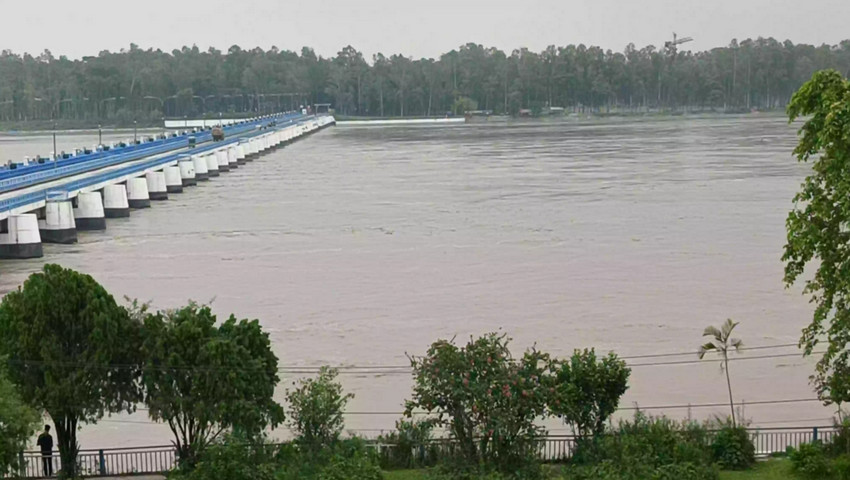 তিস্তার পানি বিপৎসীমার উপরে; খোলা হলো সব জলকপাট