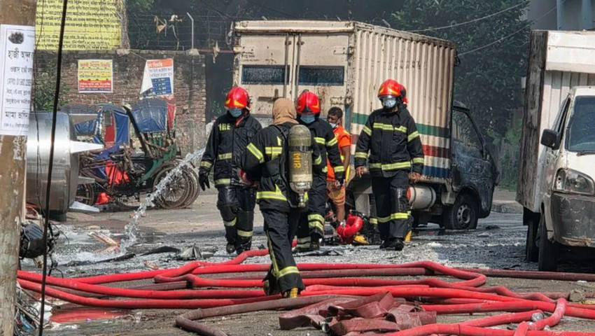 মিরপুরের ভয়াবহ অগ্নিকাণ্ডে নিহত ১৬; এখনো নিখোঁজ ১৩ জন
