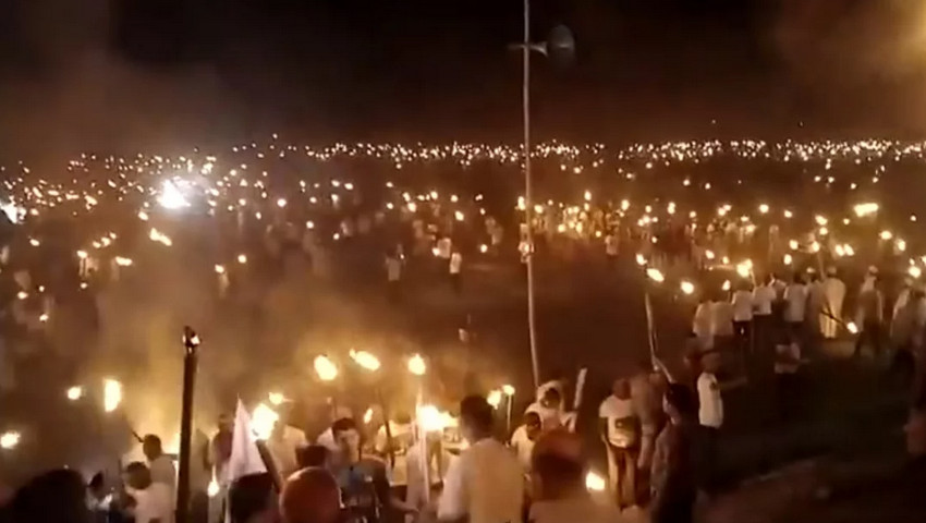 ১০৫ কিলোমিটার জুড়ে মশাল প্রজ্বলন;  “জাগো বাহে তিস্তা বাঁচাও” আন্দোলনে উত্তাল তিস্তা পাড়
