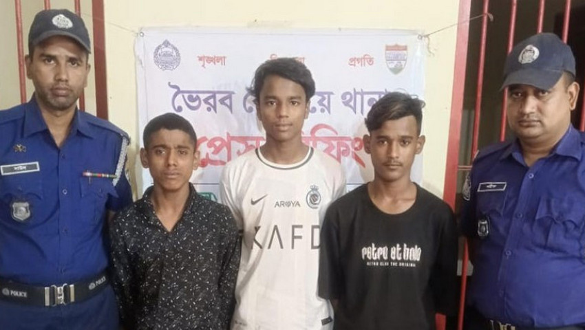 ভৈরবে ট্রেনে পাথর নিক্ষেপ; গ্রেপ্তার ৩