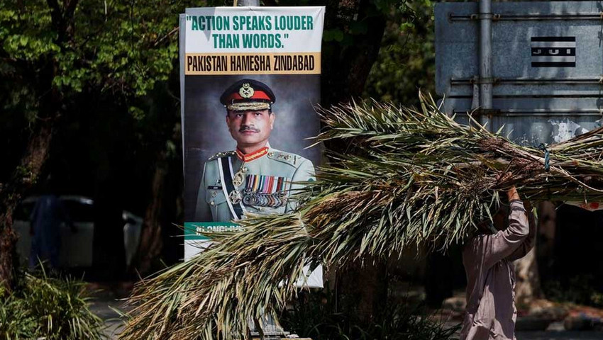 এবার বিচারিক পদক্ষেপের ঊর্ধ্বে উঠতে যাচ্ছেন পাকিস্তানের সেনাপ্রধান