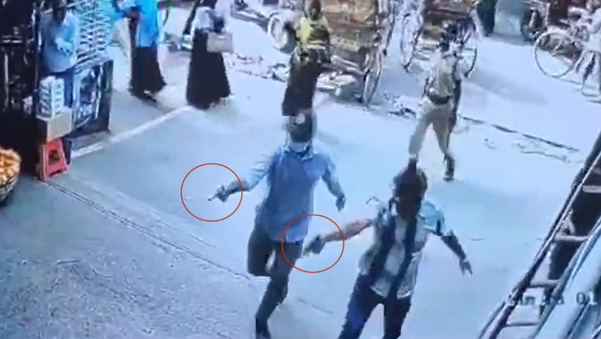 পুরান ঢাকায় ন্যাশনাল মেডিকেলের সামনে দিনে-দুপুরে গুলি করে মানুষ হত্যা