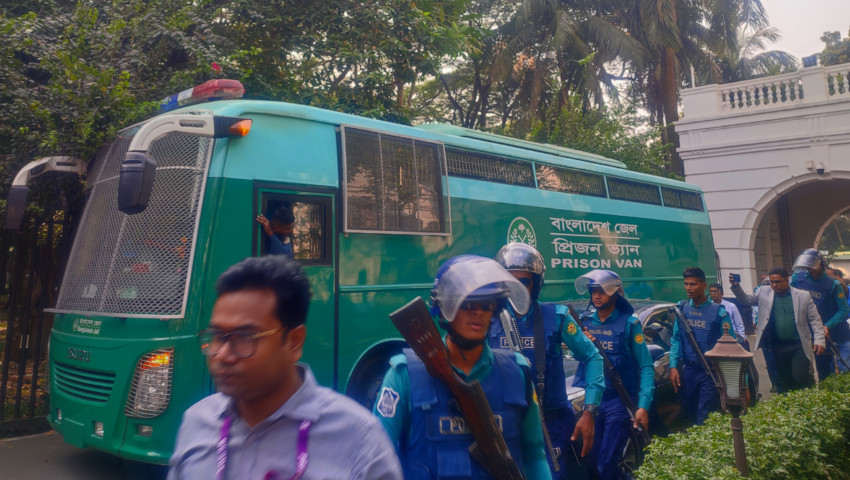 মানবতাবিরোধী অপরাধ : ট্রাইব্যুনালে হাজির ১৩ সেনা কর্মকর্তা